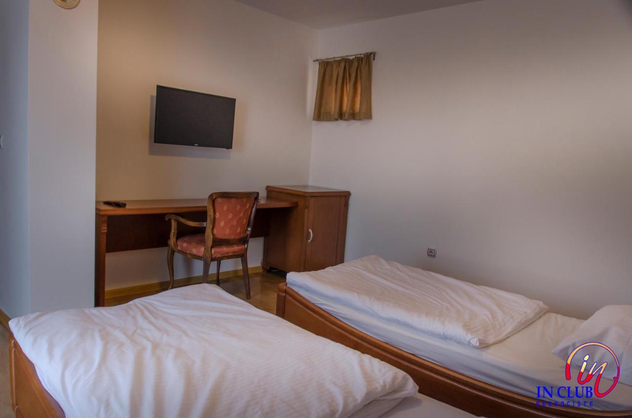 Apartment And Rooms In Club Indija Buitenkant foto