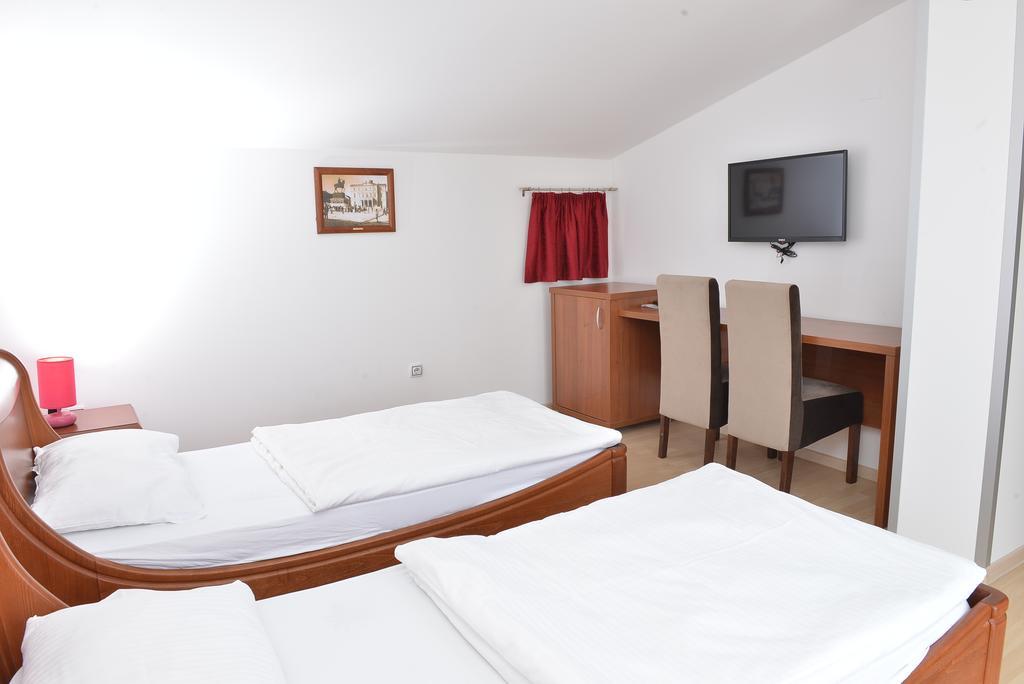 Apartment And Rooms In Club Indija Buitenkant foto