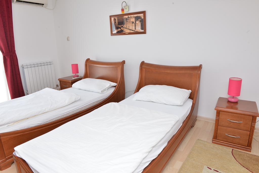 Apartment And Rooms In Club Indija Buitenkant foto