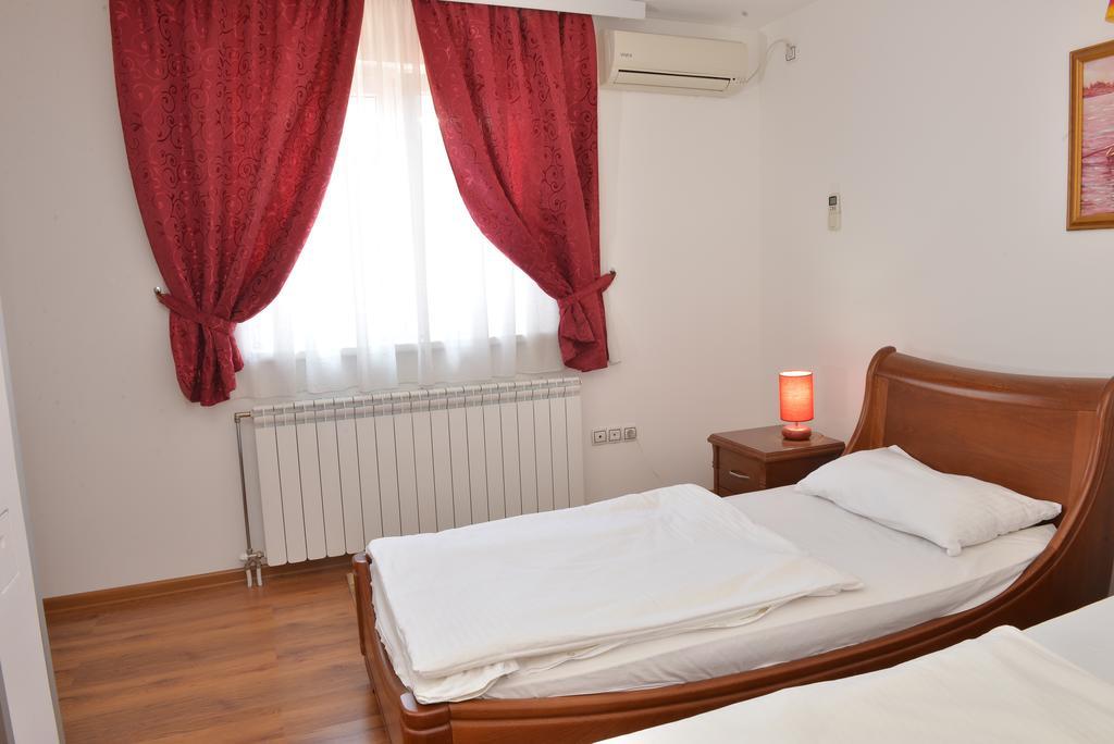 Apartment And Rooms In Club Indija Buitenkant foto