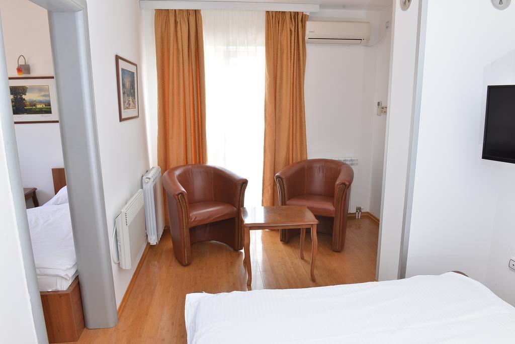 Apartment And Rooms In Club Indija Buitenkant foto