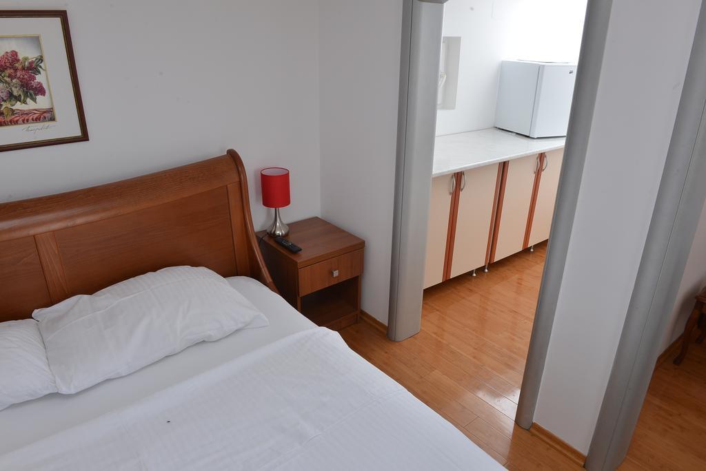 Apartment And Rooms In Club Indija Buitenkant foto
