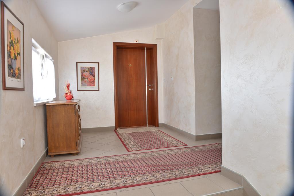 Apartment And Rooms In Club Indija Buitenkant foto
