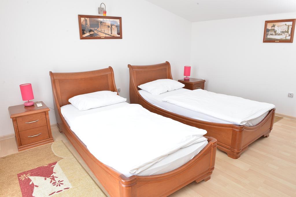 Apartment And Rooms In Club Indija Buitenkant foto